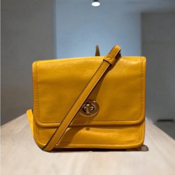 COACH Mini Crossbody EUC - Picture 1 of 6